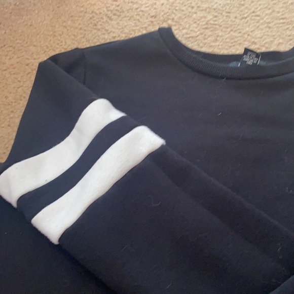 Cropped Sweatshirt - Picture 3 of 7